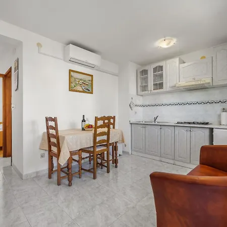 Koreni In Rovinj