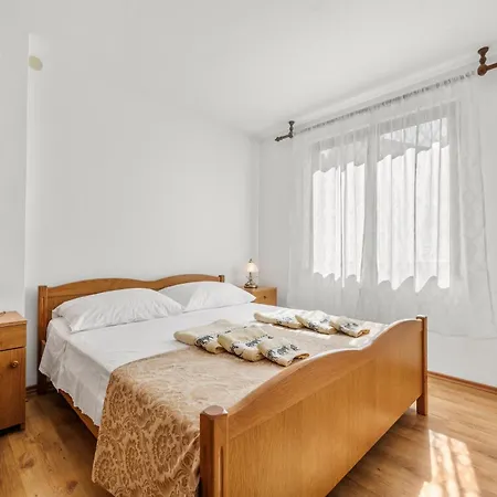 Apartmán Koreni In *