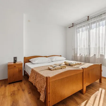 Apartmán Koreni In *
